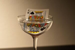 Baccarat erklärt: Regeln, Strategien und die wahren Geschichten der High Roller